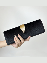 « Introducing the Rebecca: A Touch of Elegance with the Velvet Gold Leaf Evening Purse in Black/Green »