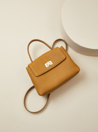 « Unveiling Isla: The Mini Genuine Togo Leather Bag Revolutionizing Women&rsquo;s Fashion in Black, Green, and Caramel »