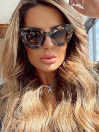 « Unleashing Your Inner Feline: A Look at Eleanor&rsquo;s Cat Eye Vintage Sunglasses in Leopard, Black, Red, and White »