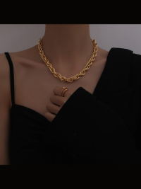 « Unleashing Your Inner Hip-Hop Diva with the Oversize Cool Look Luxury Gold Plated Necklace – Kylie Edition »