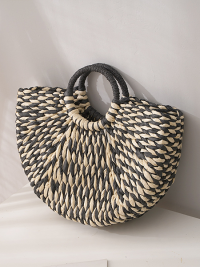 « Discover the Luna: The Ultimate Elegant Beach Straw Handbag for Your Summer Vacation »