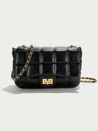 « Discover Ayla: The Quintessential Medium-Sized Quilted Flapbag for the Modern Woman »