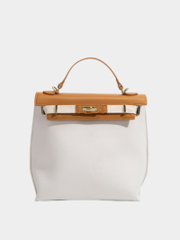 « Unveiling Evelyn: The Ultimate Canvas Work Bag Transforming Fashion Norms »