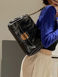 « Discover the Charm: Julia’s Big Size Vintage Style Shining Wax Synthetic Leather Shoulder Bag in Black, Green, and White »