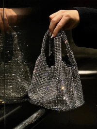 « Sparkle in Style: Introducing the Dazzling 004 Glamorous Crystal-Embellished Clutch »