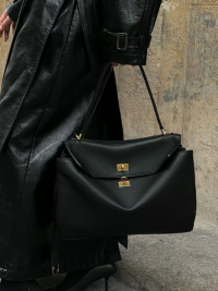 « Discover the Timeless Charm of the Elegant Black Leather Top-Handle Bag – Leather Bag 012 »