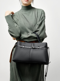 « Embrace Timeless Elegance: The Classic Black Tote with Sleek Design – Leather Bag 023 »