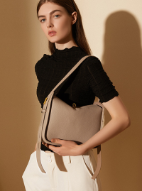 « Discovering Sophistication: The Elegant Minimalist Leather Shoulder Bag – Leather Bag 033 »
