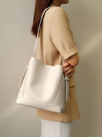 « Unveiling the Charm: The Stylish Leather Bucket Shoulder Bag – Leather Bag 018 »