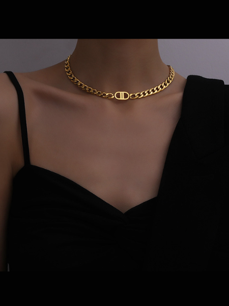 Why This Gold Chain Choker Is Your Perfect Summer Statement Piece